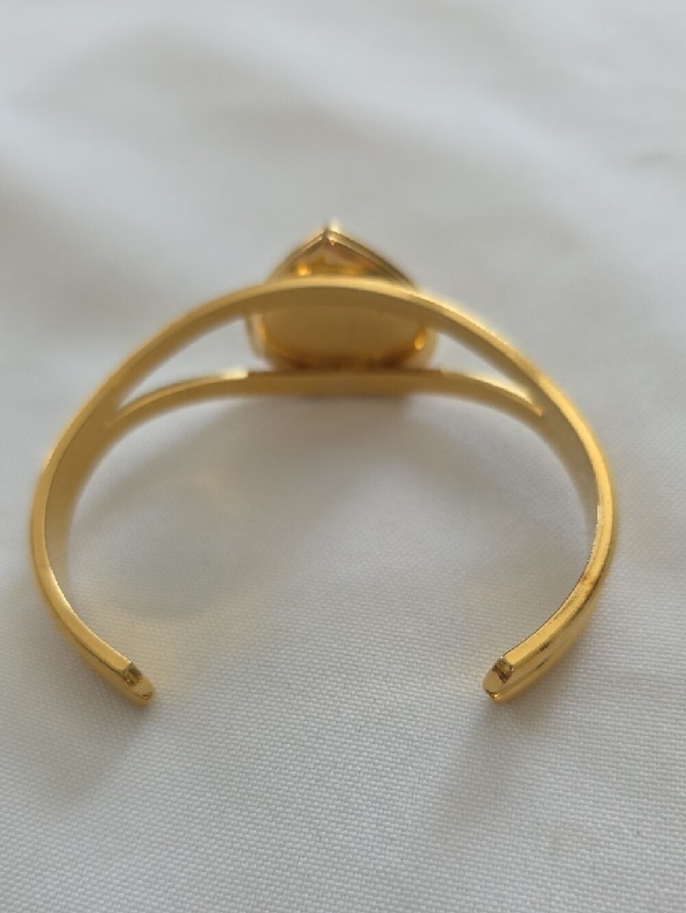 Avon Gold Plated Heart Locket Open Cuff Bracelet Vintage - Picture 9 of 9